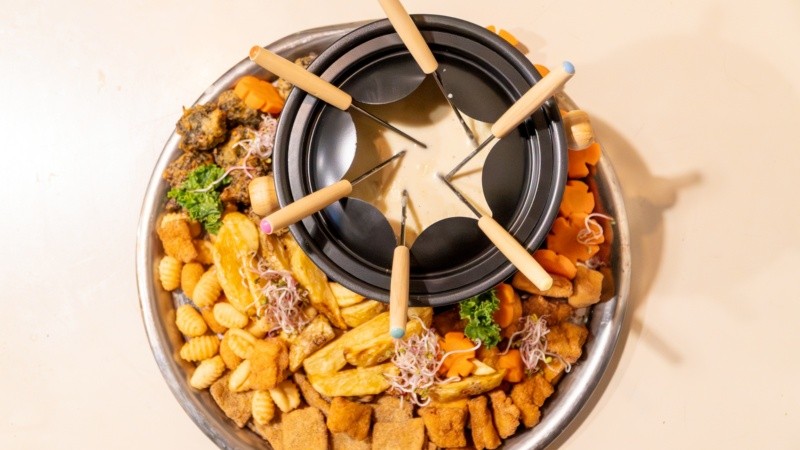 Bagna cauda, fondue y recetas de inspiración casera vuelven así a posicionarse entre las preferencias de quienes buscan combatir el frío con sabores clásicos.
