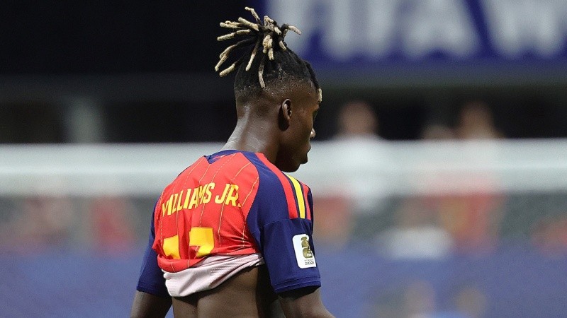 Nico Williams, delantero de España, con el cabello atado. (EFE)