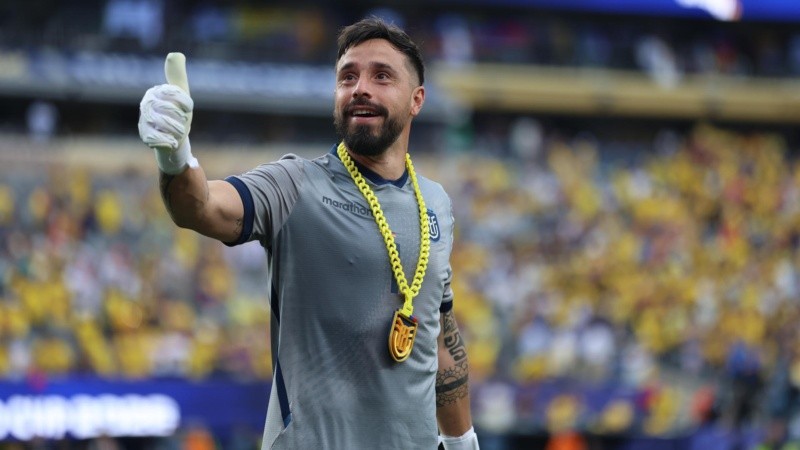 El rosarino Hernán Galíndez es el capitán y arquero de la selección de Ecuador.