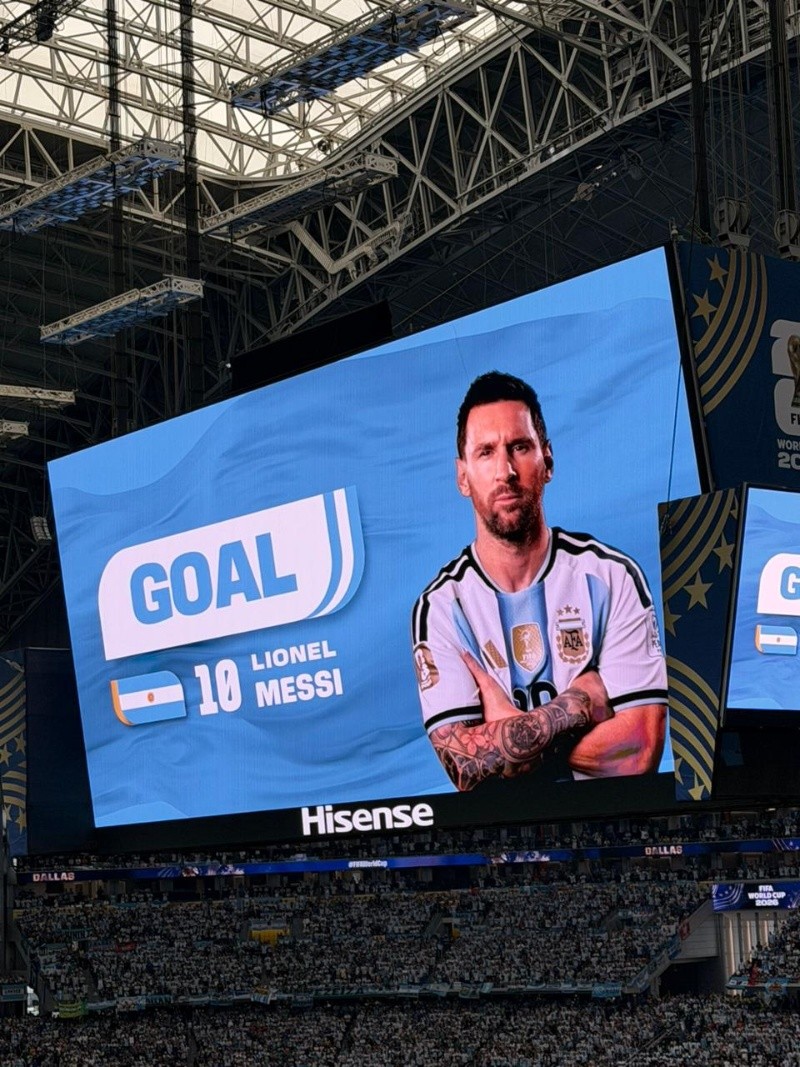 &nbsp;Todos estallan cuando en la pantalla aparece Messi (Rosario3)
