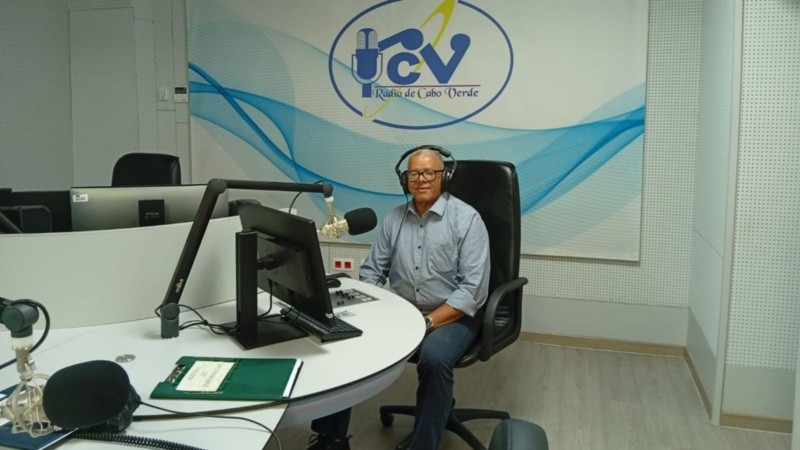 El activista afro tiene un programa de radio hace 36 años.