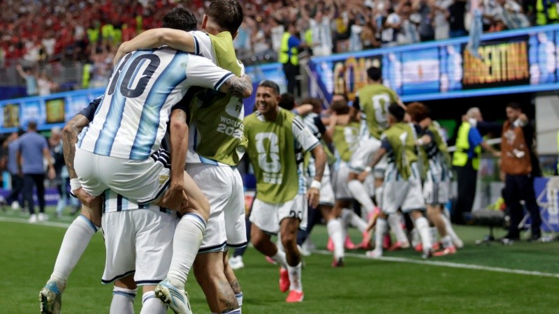 Argentina logró una remontada heroica ante Egipto y sigue en el Mundial.