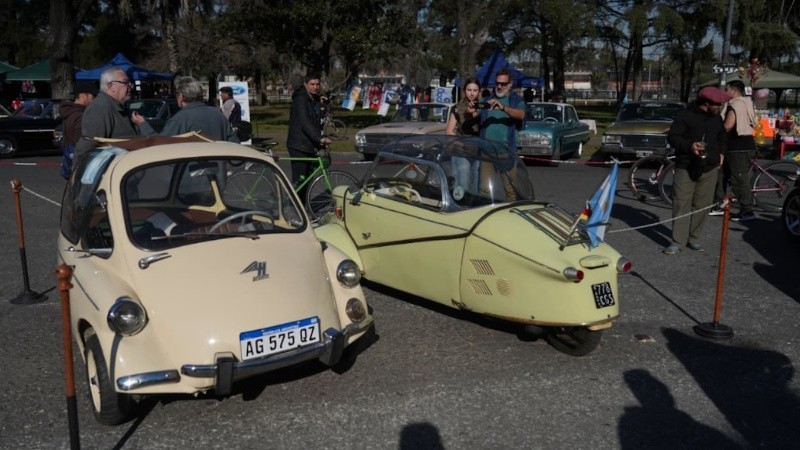 Postales de la exhibición de autos antiguos en el Parque de la Independencia (Alan Monzón/Rosario3).