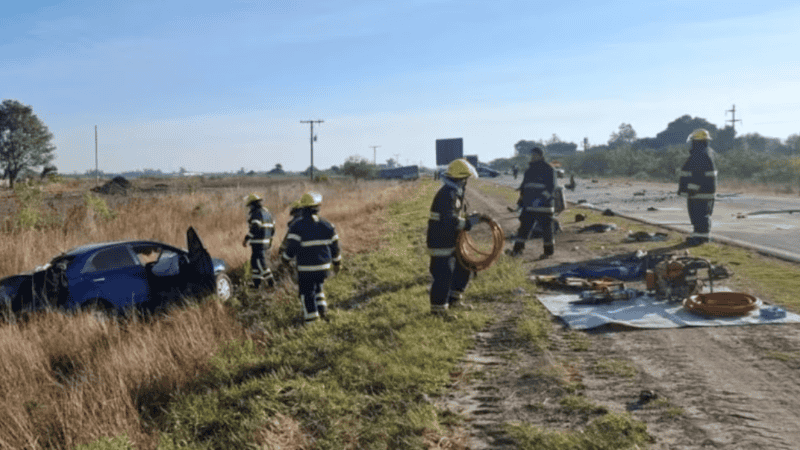 Bomberos de la región trabajaron en el lugar.