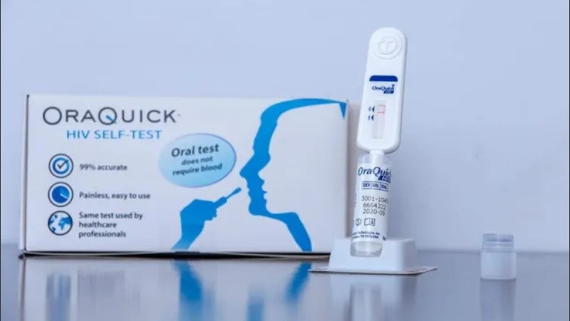 OraQuick HIV Self-Test es una prueba de uso individual diseñada para detectar anticuerpos contra el VIH-1 y VIH-2 a partir de una muestra de fluido oral.
