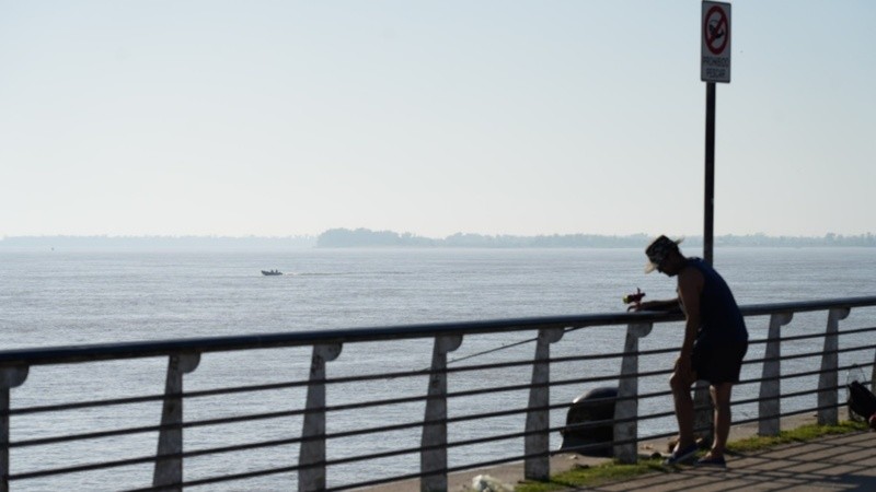 Los pescadores buscan un lugar propio para desarrollar su actividad (Archivo/Rosario3).