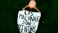 La bandera que mostraron los jugadores luego del triunfo.