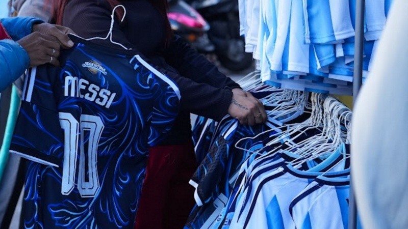 La demanda aumentó en casas de indumentaria  y en la venta callejera (Alan Monzón/Rosario3).