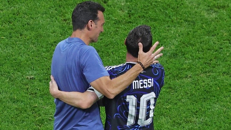Scaloni y Messi, referentes dentro y fuera de la cancha.