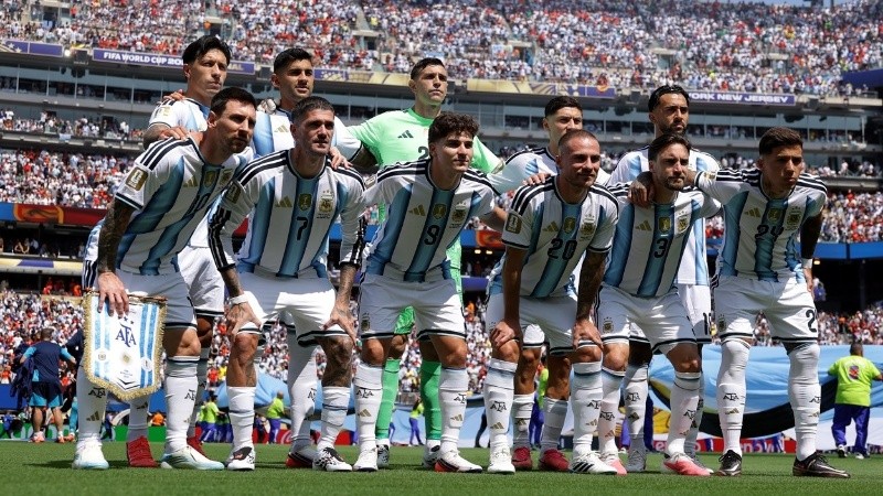 Los once que iniciaron la final del Mundial ante España (EFE).