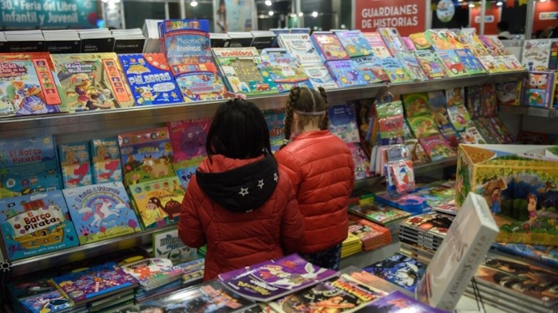 La programación incluye presentaciones de libros, charlas, talleres y dispositivos lúdicos destinados a infancias y juventudes.