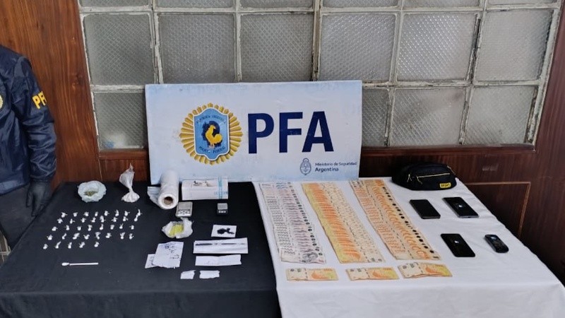 Algunos de los elementos secuestrados en los operativos federales.