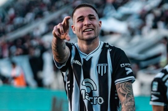Módica celebra su buen presente (@ligaAFA).