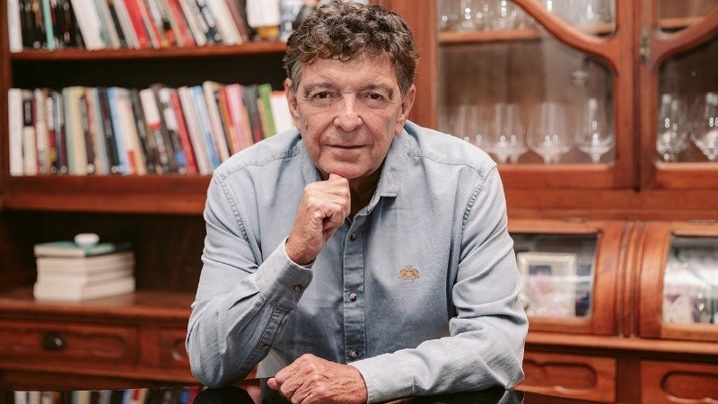 El doctor Sergio Lupo, uno de los primeros en atender pacientes con VIH en Rosario.