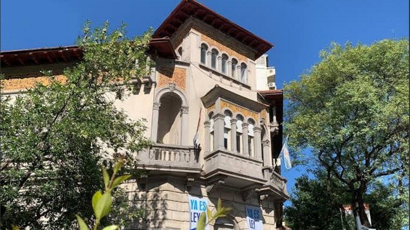 La institución refuerza las tareas de fiscalización tras detectar irregularidades en la promoción de consultorios y prácticas médicas.