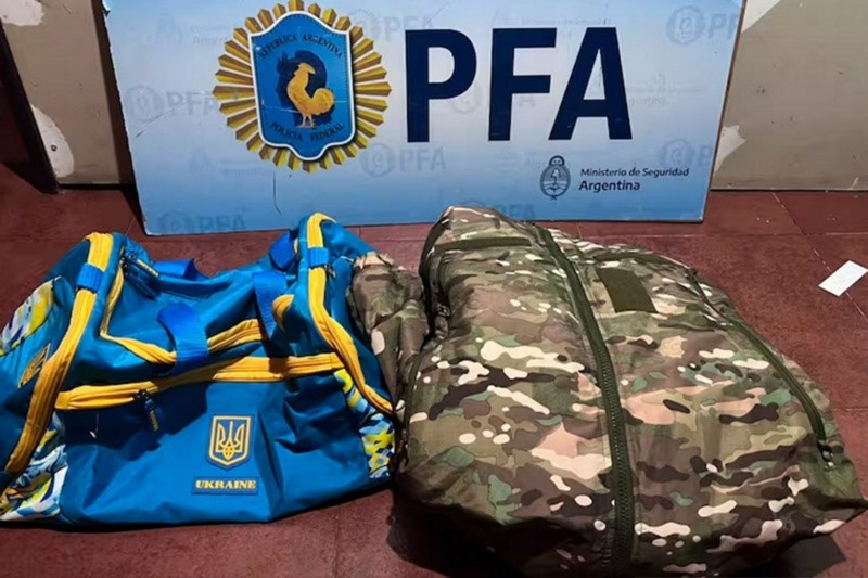 Campera militar. Parte de lo incautado en el Tigre.