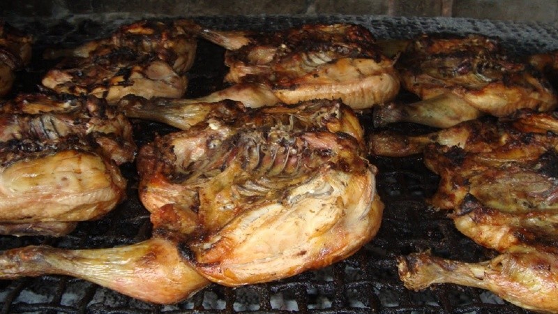 Decenas de personas se intoxicaron tras una pollada solidaria para ayudar a una bebé con una malformación congénita.