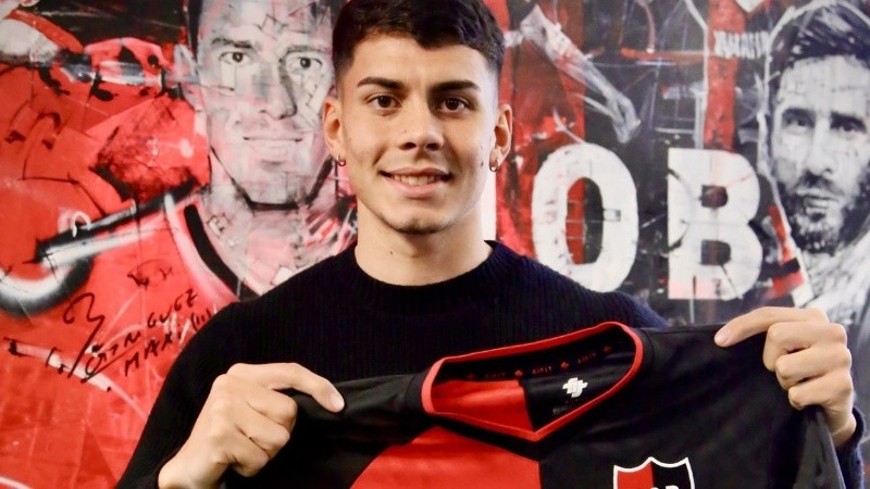 Lucas Gómez, mediocampista de 22 años que arribó desde Argentinos.
