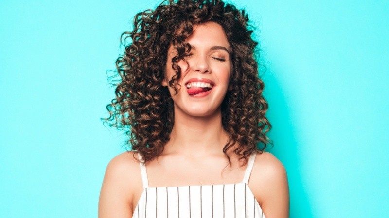 Algunos ingredientes pueden resecar el cabello, generar acumulación de residuos o quitarle definición con el uso frecuente.