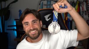 Tagliafico mostró orgulloso la medalla de plata.