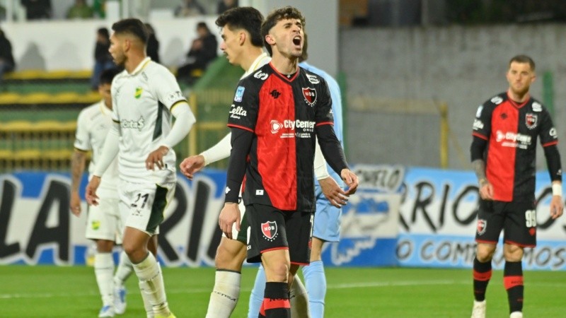 Mazzantti se lamenta por una ocasión de gol perdida.