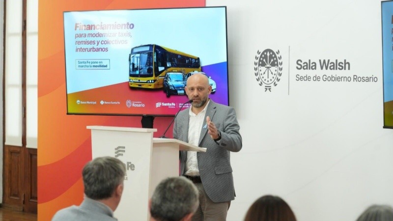 El ministro Puccini durante la presentación del plan de financiamiento.