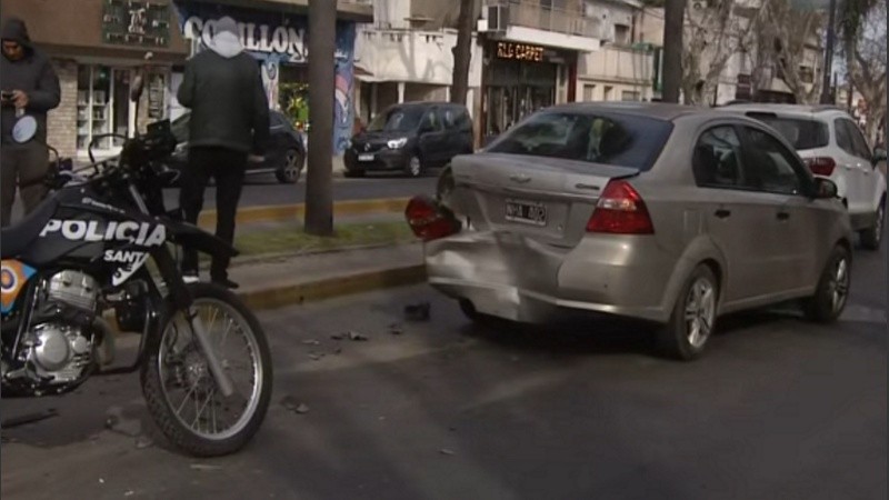 Dos de los coches involucrados en el triple siniestro vial en avenida Perón al 4000.