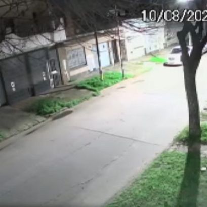 La videocámara captó al ladrón disfrazado de cadete.