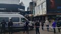 Efectivos, vehículos oficiales y hasta fajas de seguridad en la irrupción de Migraciones en Rosario.