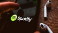 Spotify anunció que avisará cuando un artista use IA en sus canciones.