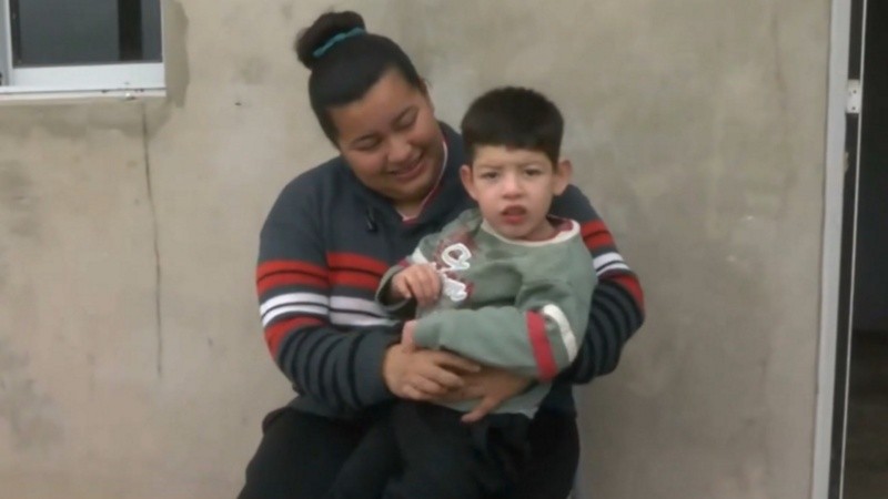 Claudia y su hijo Tomás este miércoles.
