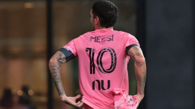Messi podría ingresar de titular tras la muerte de Jorge.