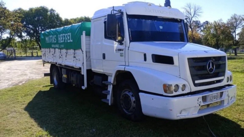 Localización desconocida. El Mercedes Benz sustraído al camionero entrerriano.