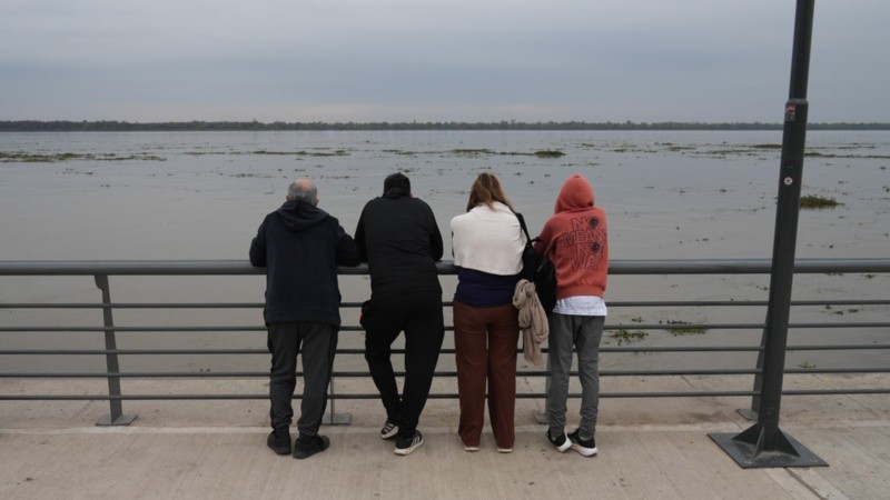 Un feriado gris y ventoso en Rosario. (Alan Monzón/Rosario3).