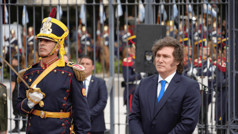 El presidente retoma su agenda pública este lunes feriado.