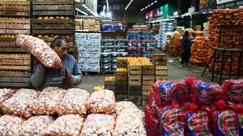 Los precios mayoristas aumentaron 0,8% en julio, según el Indec.