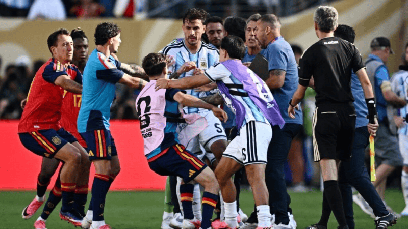 &nbsp;Paredes: 10 partidos de suspensión y multa de US$ 90 mil 