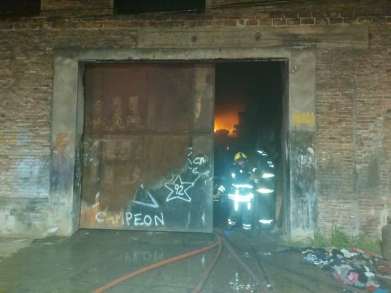 El incendio en el lavadero industrial (Bomberos Zapadores).&nbsp;