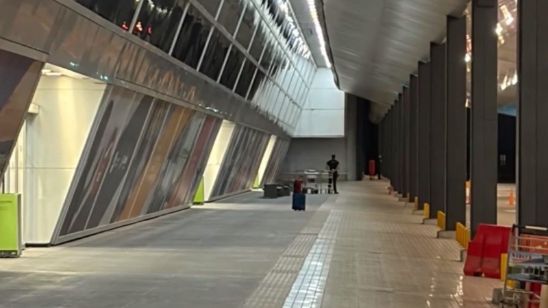 La valija que desató un momento de tensión en el Aeropuerto de Rosario.