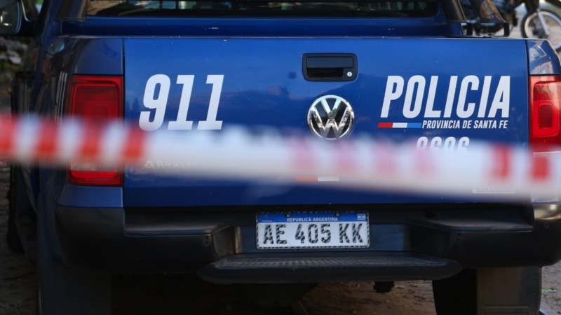 La Policía secuestró la bandera y varias vainas servidas.