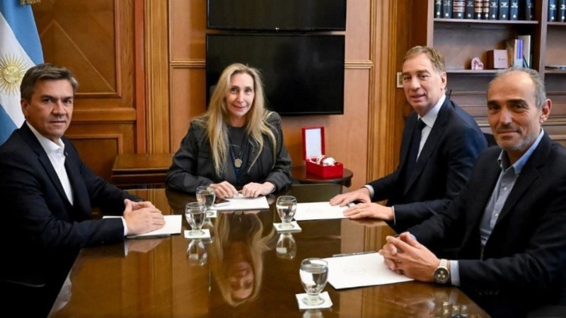 Tras suspender las PASO, el gobernador chaqueño fue recibido por Karina Milei en la Casa Rosada.