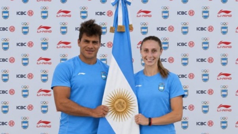El palista santafesino Rubén Rézola y la jugadora de hockey Sofía Cairó.