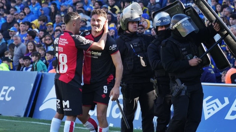 Cóccaro festeja en el final el empate leproso (Alan Monzón/Rosario3).