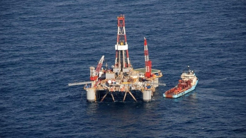 El Gobierno anunció que denunciará penalmente a cinco empresas petroleras que operan en Malvinas.