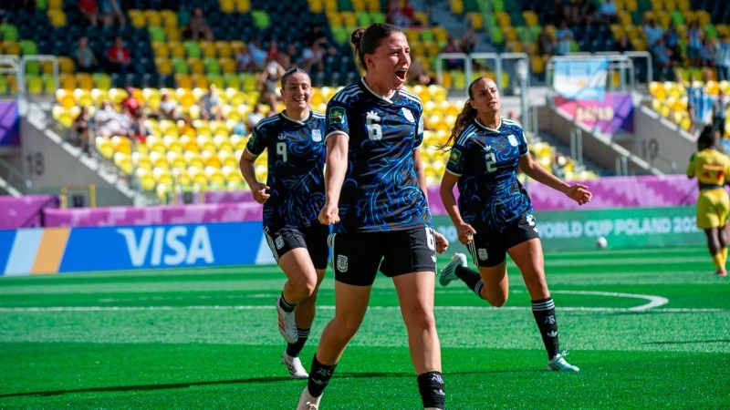 Julia Vinhas grita el gol de la selección femenina sub 20. Foto: AFA.