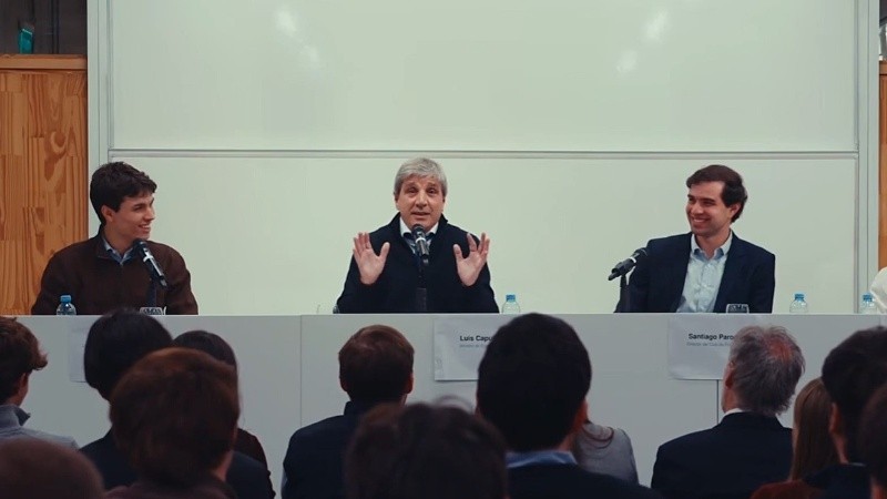 El ministro ante los alumnos.