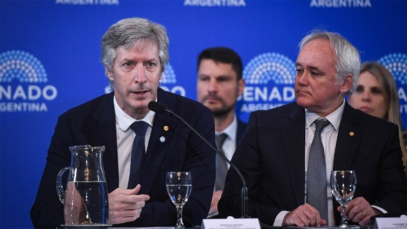 Las explicaciones del titular del Banco Central no conformaron a la oposición