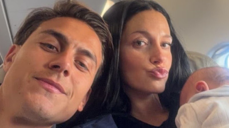 La modelo y el futbolista junto a su hija