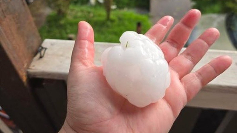 Las corrientes ascendentes mantienen las partículas de hielo en altura y permiten que sigan incorporando agua.