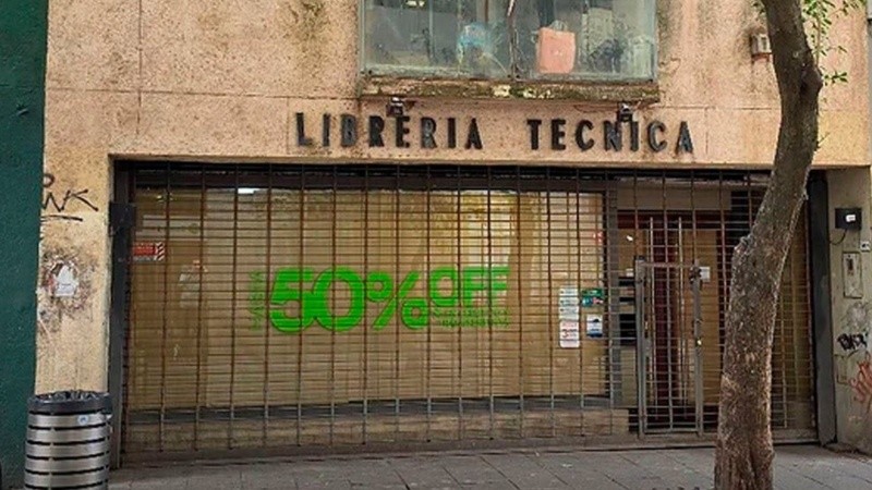 La emblemática Librería Técnica de peatonal Córdoba anunció su cierre definitivo.